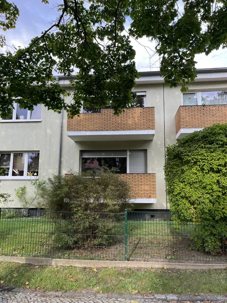 2-Zimmer-Wohnung mit Balkon und Außenstellplatz — photo 1
